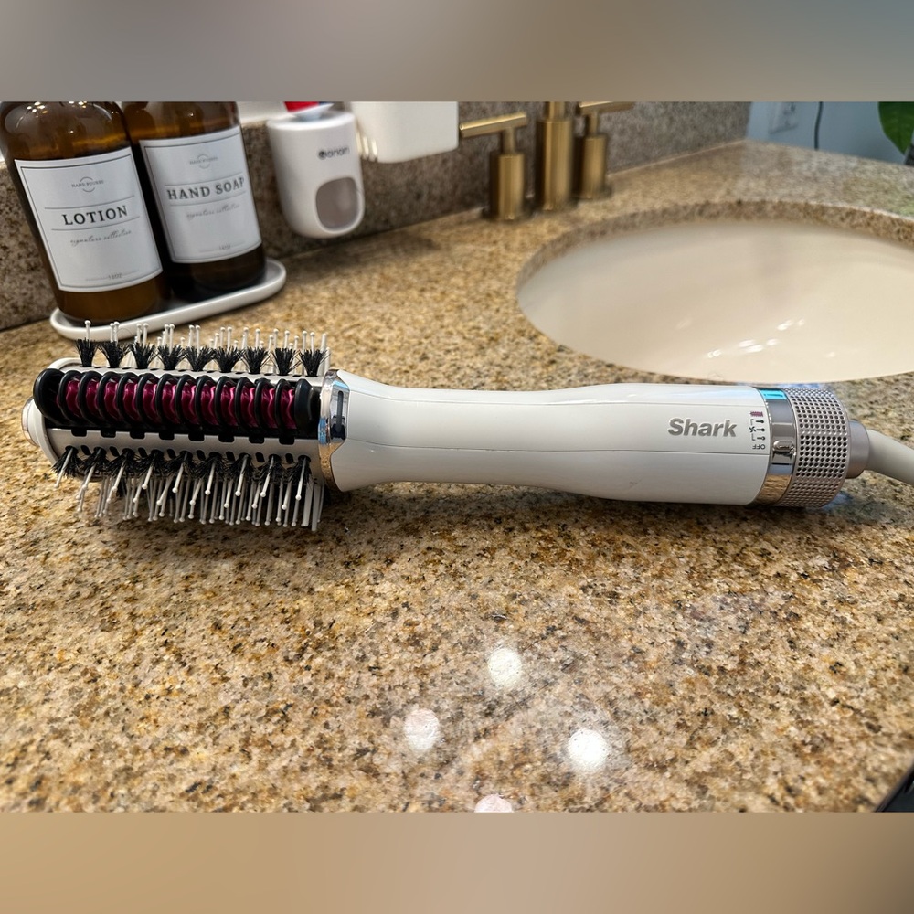 SmoothStyle Heated Comb & Blow Dryer Brush